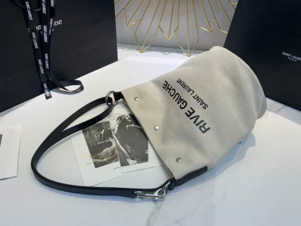 Bucket bag Model: 669299 Size: 20cm 30cm 28.5cm.