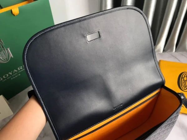 Belvdre Single Strip Messenger Bag Ref: GY020183 Size: Large 28Cm