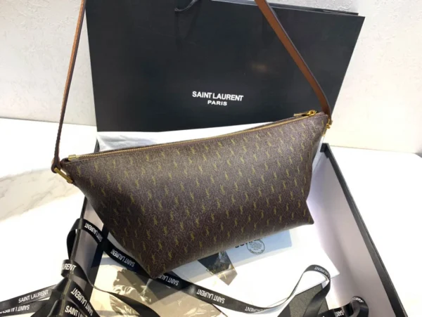 Dumpling bag Model: 667490 Size: 36x14.5x15.5cm