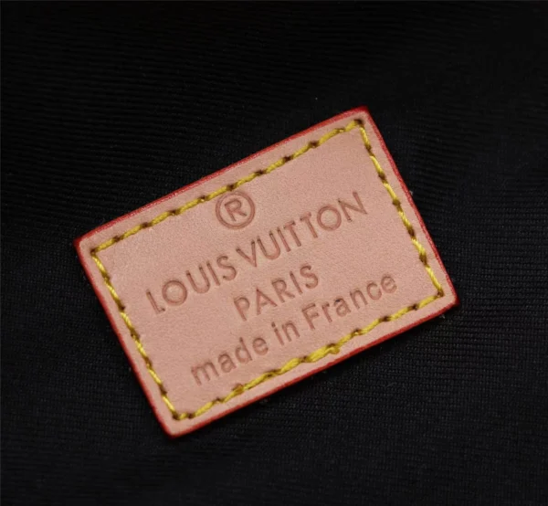 Louis Vuitton Model: 43644 Size: 37x14x13cm