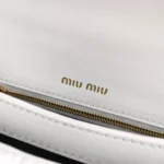 Miu Miu splicing shoulder strap Model: 5BH118B size: 20X13X5.5cm