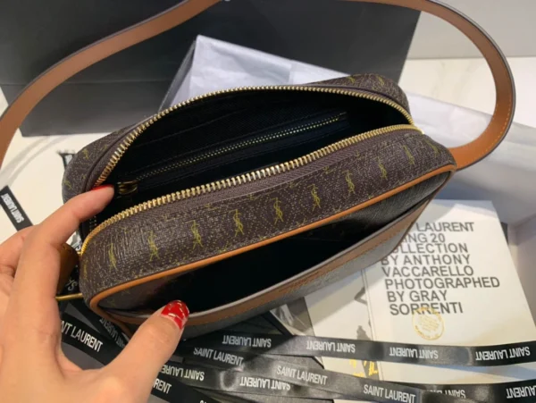 Camera bag Model：669957 Size：21.5x15x7cm