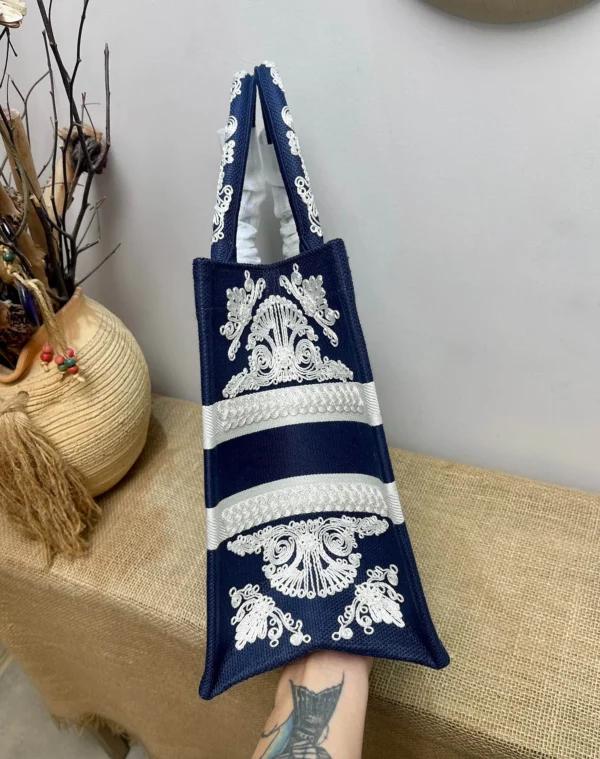 Book Tote Collection Size: 41.5cm 36cm 22cm