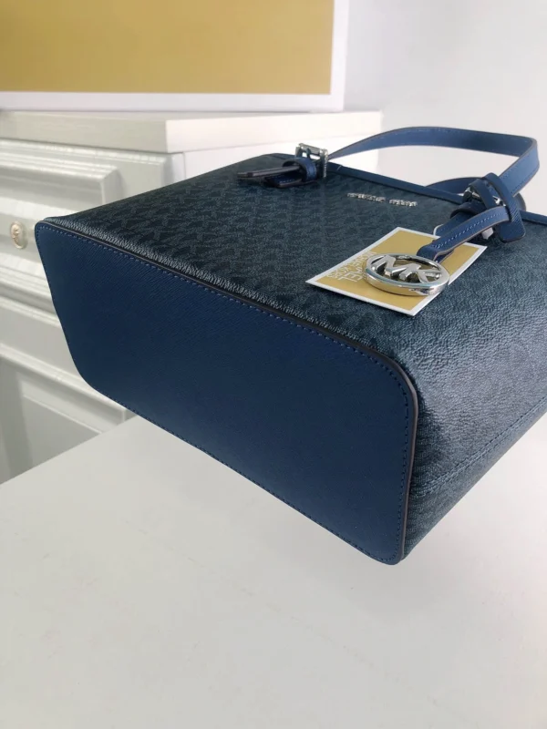 MK Model:006 Pocket:28 23Cmx19cmx11cm