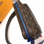 Louis Vuitton Crossbody Messenger Bag Model: M43843 Size: 25x18x5cm