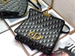 30 Montaigne Chain Crossbody Bag Size: 25.5cm