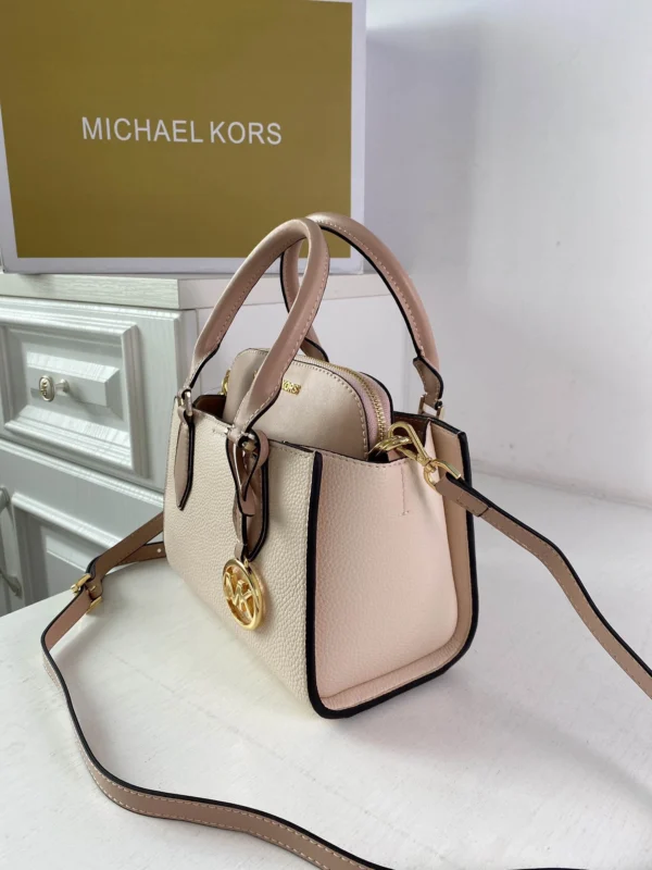 MK Crossbody Size: 23*18*12