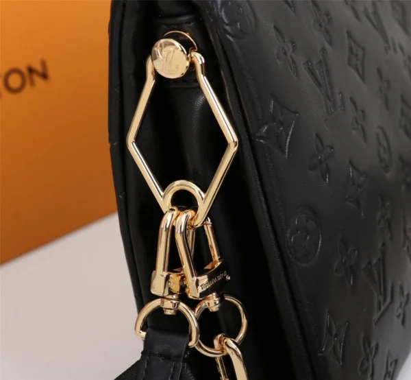 Louis Vuitton Model: 57790 Size: 26x20x12cm