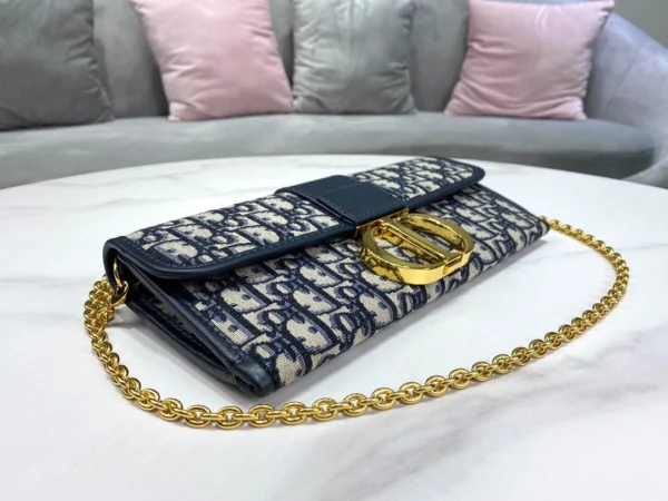 30 Montaigne Chain Clutch Bag Size: 27.5*12*2 cm
