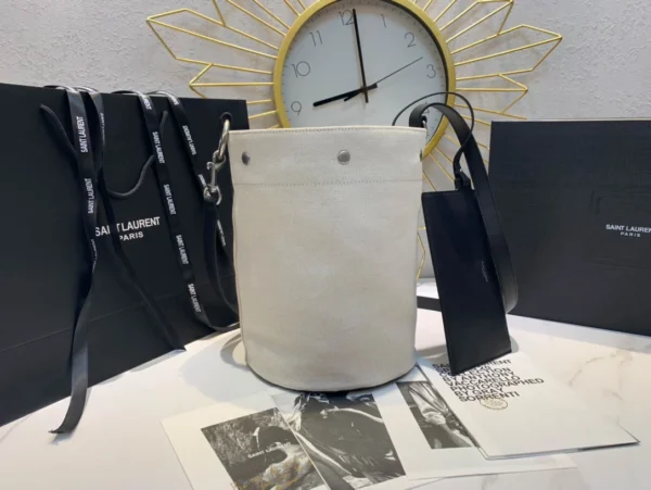 Bucket bag Model: 669299 Size: 20cm 30cm 28.5cm.