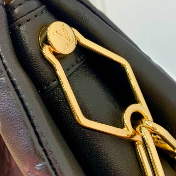 Louis Vuitton Item No.: M57790 Size: 26x20x12cm