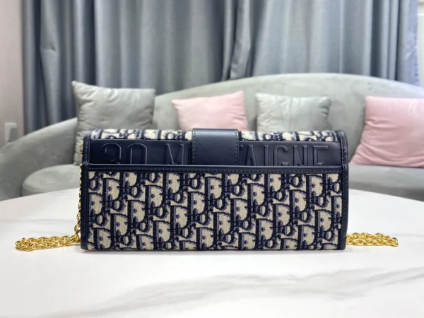 30 Montaigne Chain Clutch Bag Size: 27.5*12*2 cm