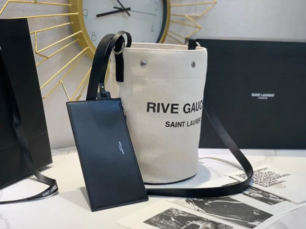 Bucket bag Model: 669299 Size: 20cm 30cm 28.5cm.