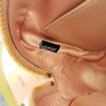 Miu Miu splicing shoulder strap Model: 5BH118B size: 20X13X5.5cm