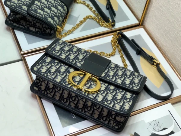 30 Montaigne Chain Crossbody Bag Size: 25.5cm