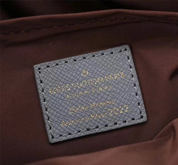 Louis Vuitton Model: 43843 Size: 25x18x5cm