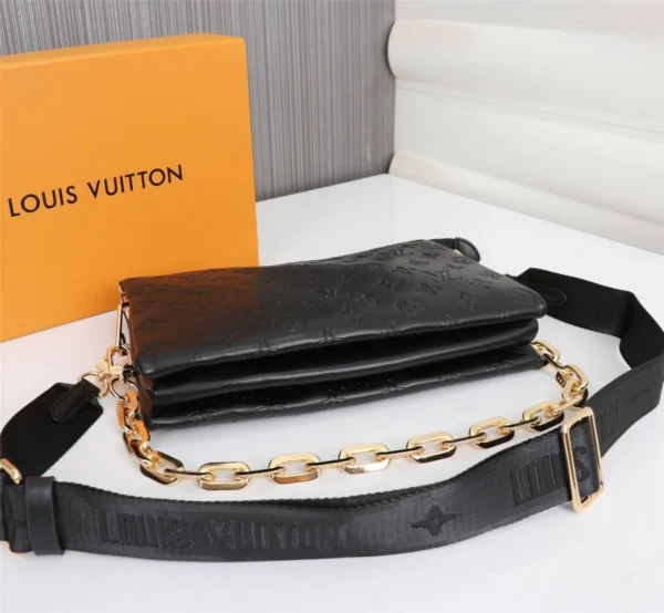 Louis Vuitton Model: 57790 Size: 26x20x12cm