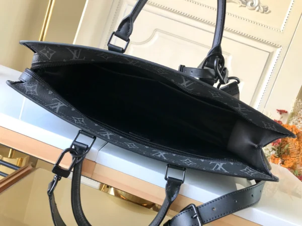 Louis Vuitton 31.0x 39.0x 8.5 cm