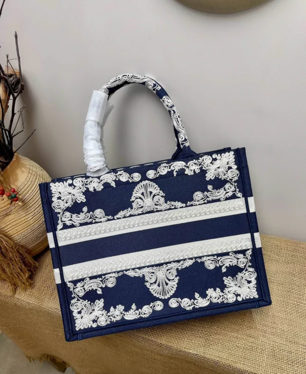 Book Tote Collection Size: 41.5cm 36cm 22cm