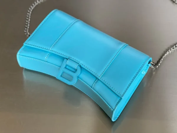 Balenciag Model: 199 Size: 19X12X5cm