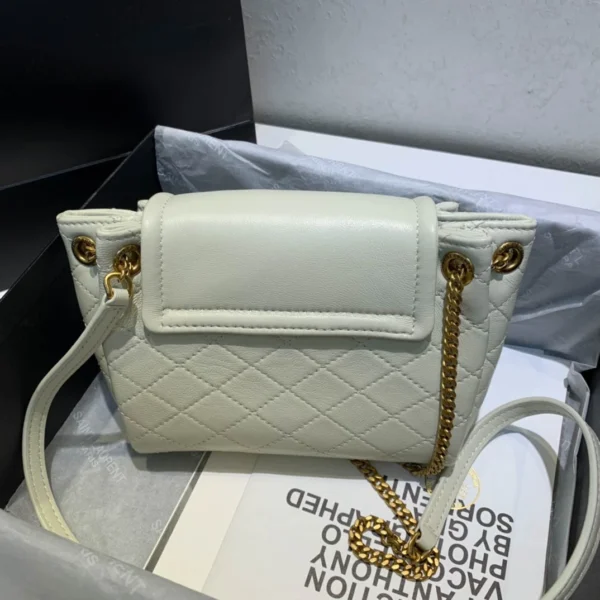 Model:672738 Size:18x13x6cm