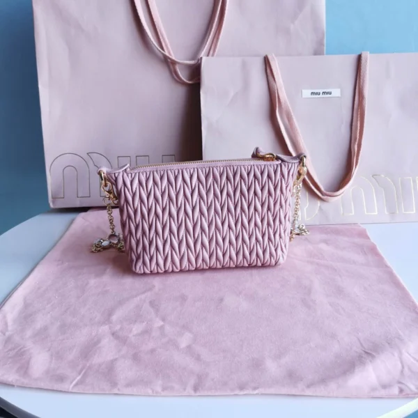 Miu Miu mini series handbag high 11cm long 17cm wide 7cm