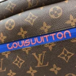 Louis Vuitton Crossbody Messenger Bag Model: M43843 Size: 25x18x5cm