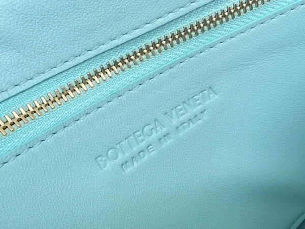 B.V Lychee print bag Size: 23x15cm 666870