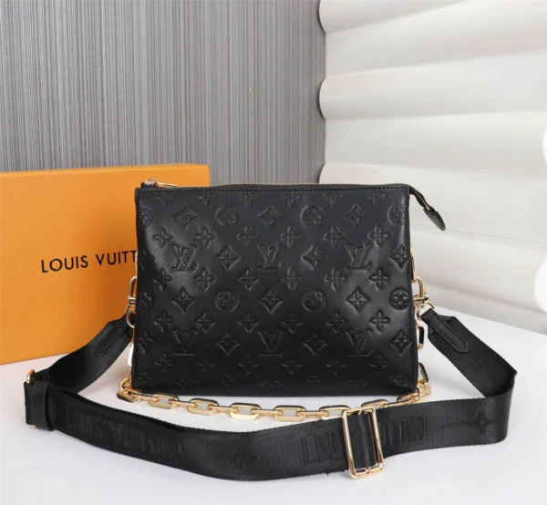 Louis Vuitton Model: 57790 Size: 26x20x12cm