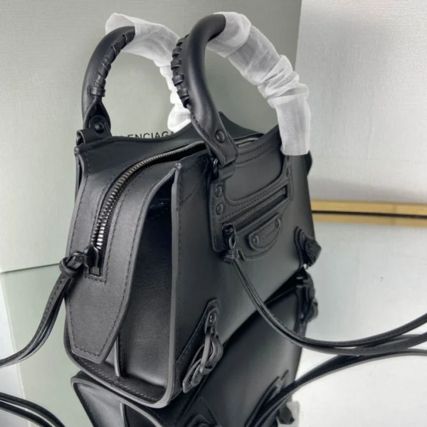 Balenciag* Neo Classic Motorcycle Bag Size: 16.5*22*9*14.5cm