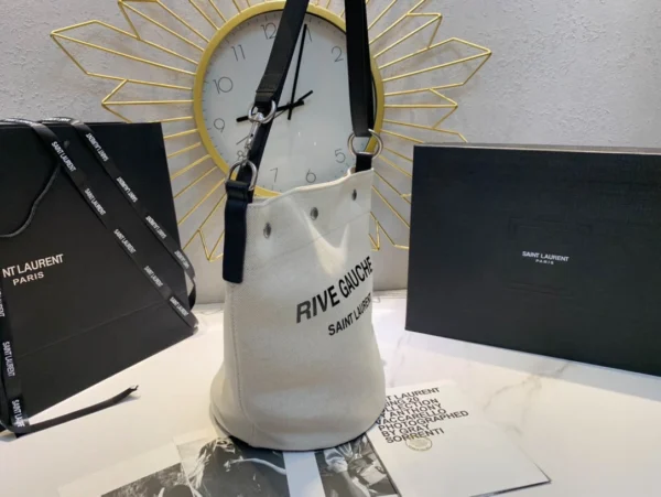 Bucket bag Model: 669299 Size: 20cm 30cm 28.5cm.