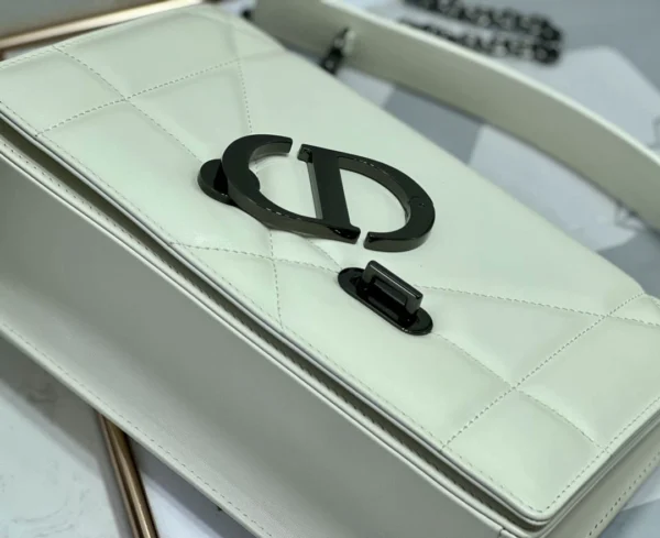 30 Montaigne Chain Clutch Size: 25.5cm