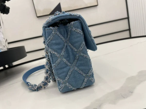 A68109 chanel old fashioned size: 17*9.5*8cm