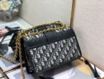 30 Montaigne Chain Crossbody Bag Size: 25.5cm