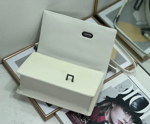 30 Montaigne Chain Clutch: 25.5cm