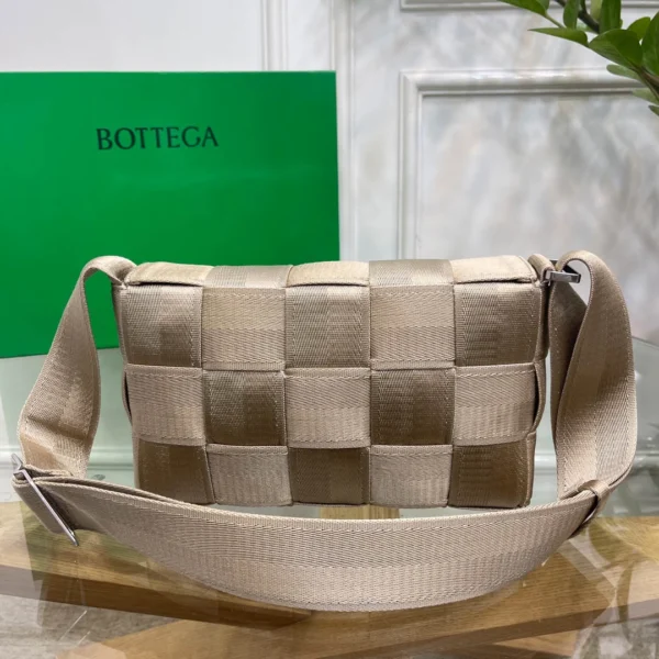 BV Bottega Veneta bag Size: 26x6cm Apricot