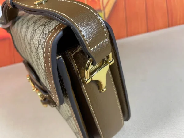 2020 Early Spring Series Model: 602204 Size: 25*18*8cm