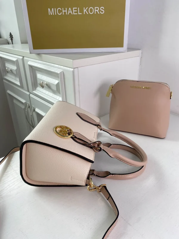 MK Crossbody Size: 23*18*12