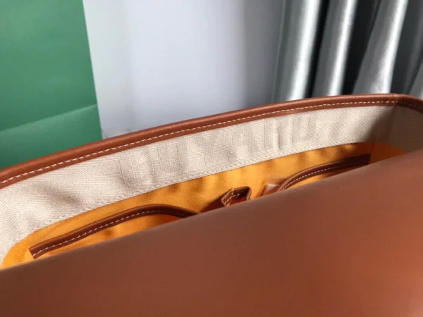 Belvdre double strip messenger bag Model: GY020098 Size: 22*17*9.5Cm