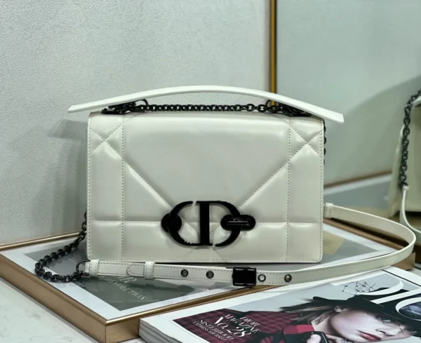 30 Montaigne Chain Clutch: 25.5cm