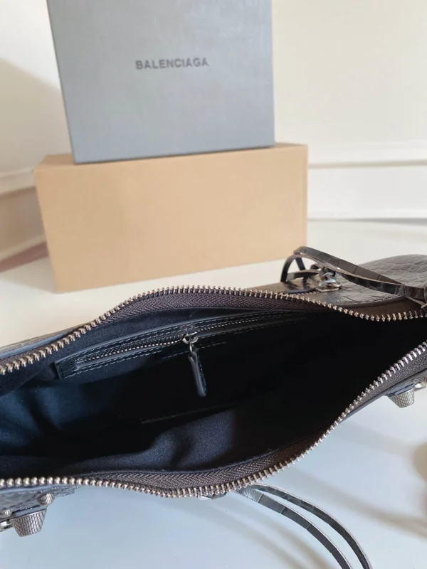 Balenciag Le Cagole Crossbody Bag Size: 33*16cm*8cm