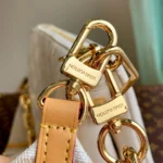 Louis Vuitton Item No.: M57793 Size: 26x20x12cm