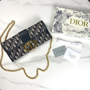 30 Montaigne Chain Clutch Bag Size: 27.5*12*2 cm