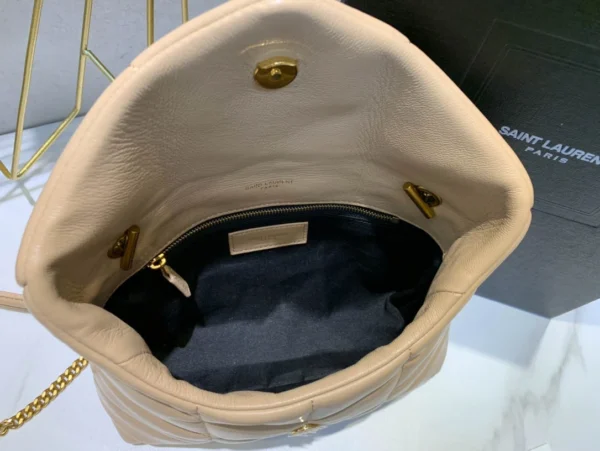 LOULOU PUFFER Lambskin bag Size: 23x15.5x5.8cm Model: 620333