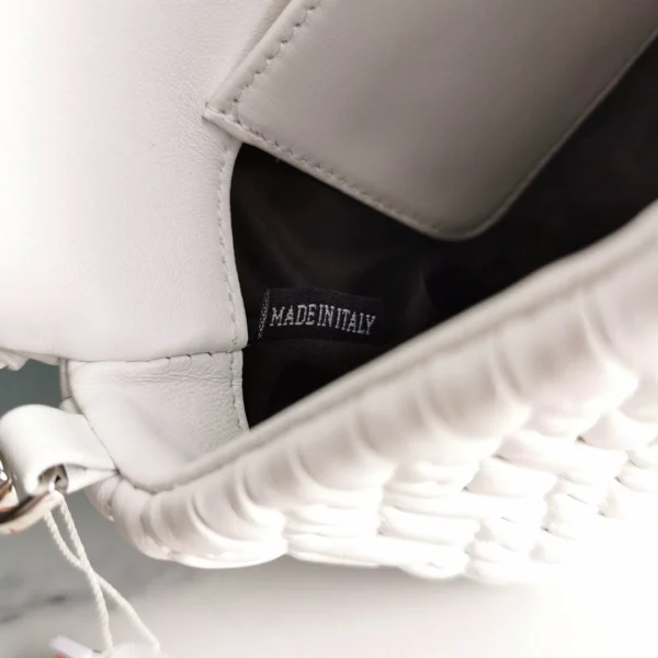 Miu Miu Diamond Chain Bag size: 22.5, 4.5, 12