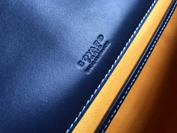 Belvdre Single Strip Messenger Bag Ref: GY020183 Size: Large 28Cm