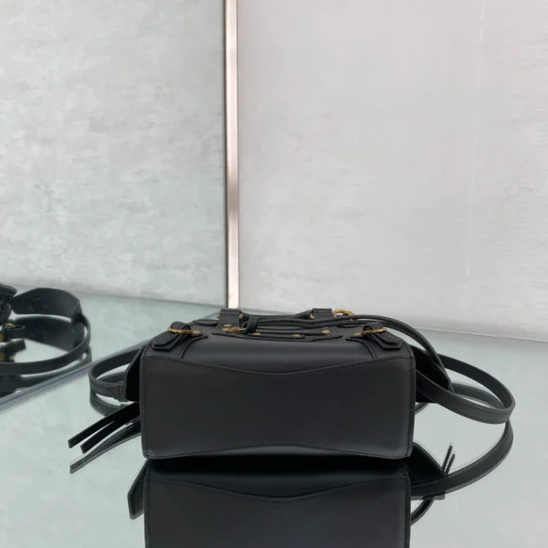 Balenciag* Neo Classic biker bag Model: 1993 Size: 13.5*18*7.5*12cm