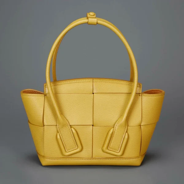 BV Bottega Veneta Arco29 series bag Size: 29x22cm