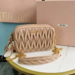 Miu Miu splicing shoulder strap Model: 5BH118B size: 20X13X5.5cm