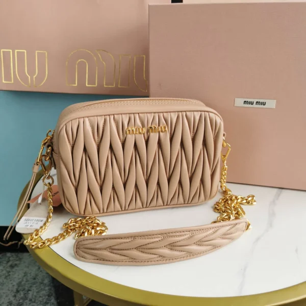 Miu Miu splicing shoulder strap Model: 5BH118B size: 20X13X5.5cm